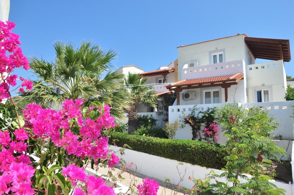 Castri Village Hotel ปาเลกาสตรอน ภายนอก รูปภาพ