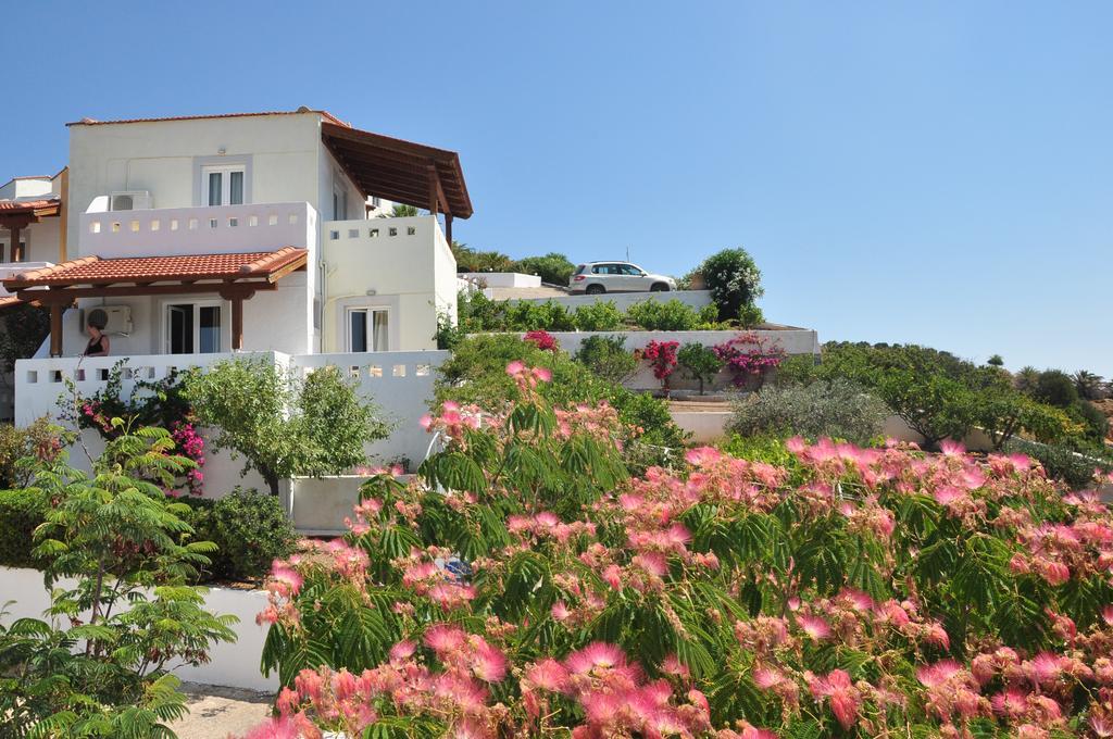 Castri Village Hotel ปาเลกาสตรอน ภายนอก รูปภาพ